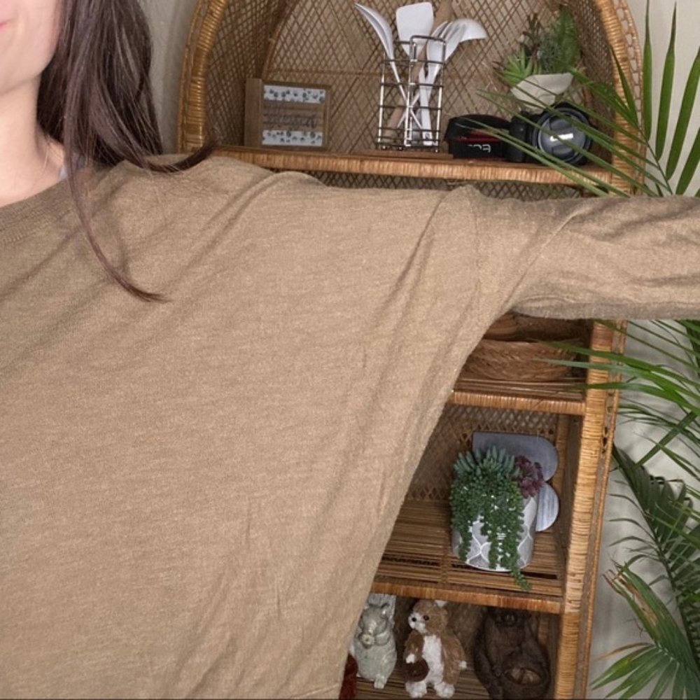 •SOLD• Vince Olive Green Long Sleeve Top - Picture 3 of 5